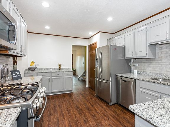 3rd image of 28 Brian Dr