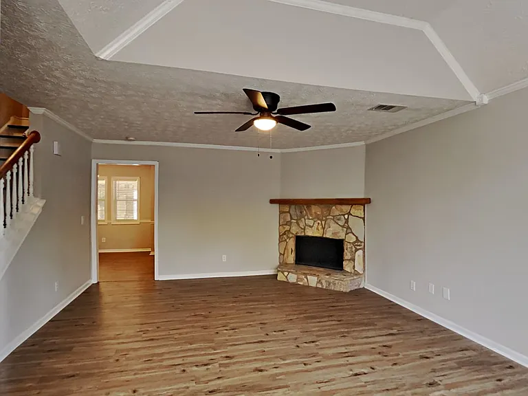 3718 Cherokee Overlook Dr — Photo 3