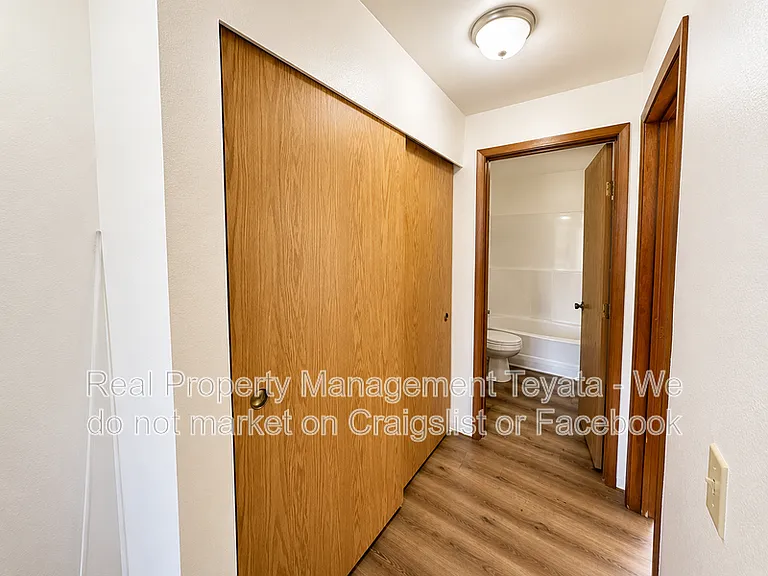 2915 Moore St — Photo 8
