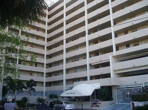 2nd image of 3100 NE 49th St APT 1106