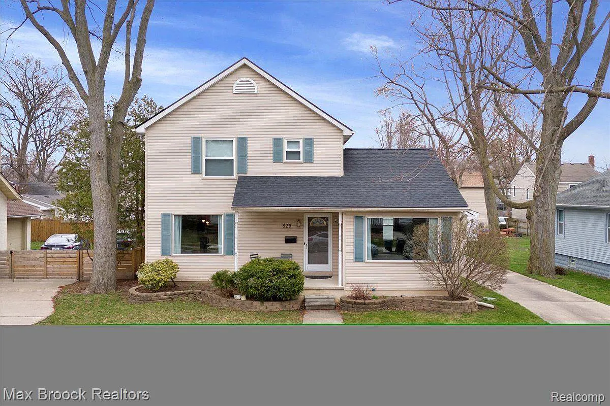 829 Batavia Ave photo 1
