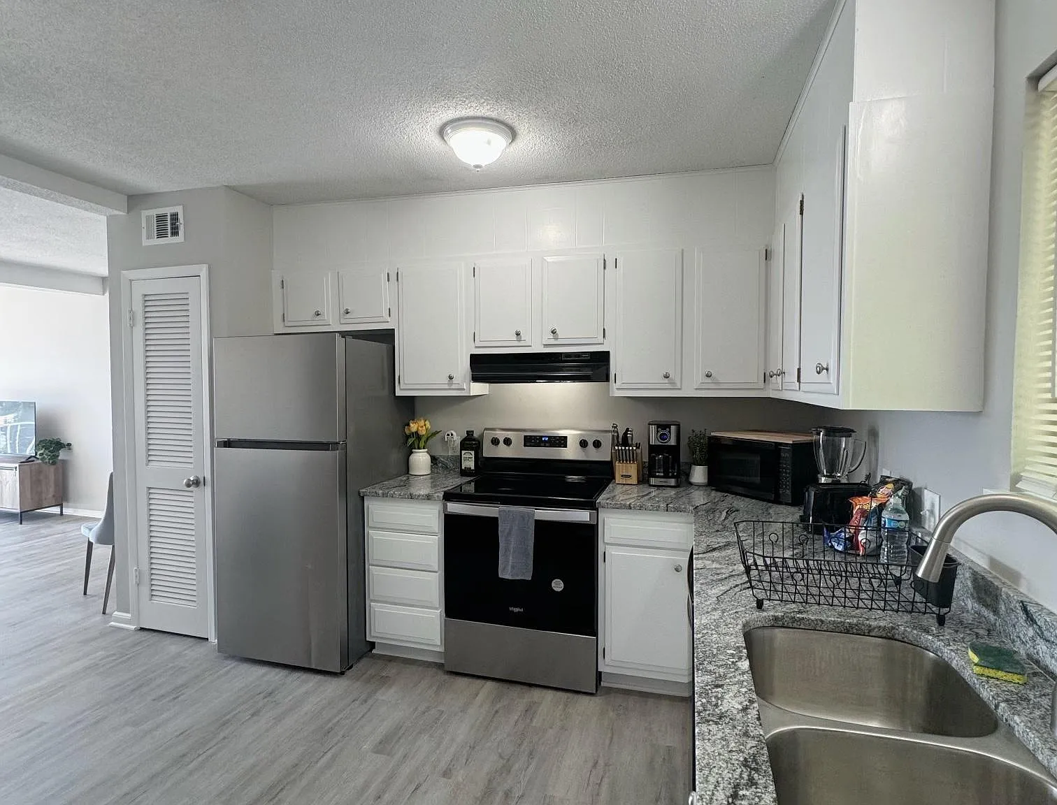 242 Bennett Ave — Photo 2