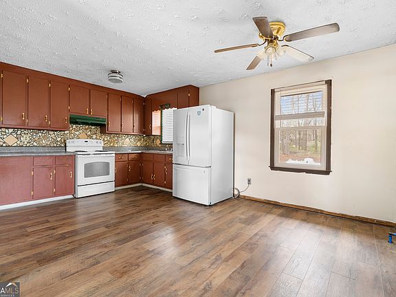 5th image of 246 Shiloh Rd