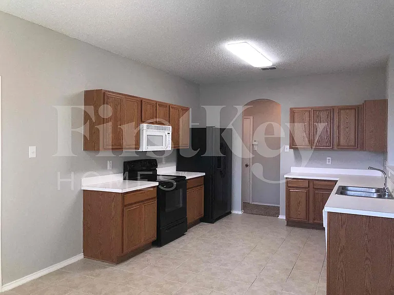 429 W Clover Park Dr — Photo 11