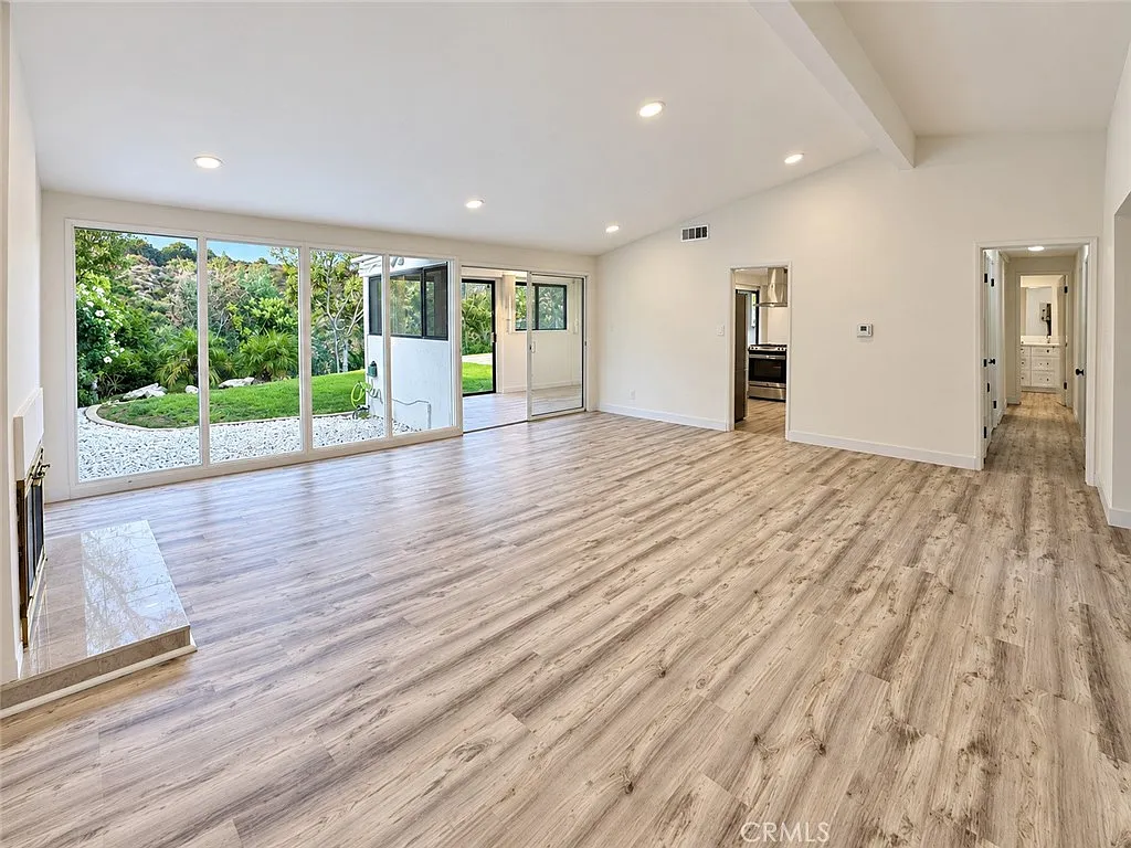 3 bed, 2.0 bath, 1862 sqft, $6,995 — Photo 3