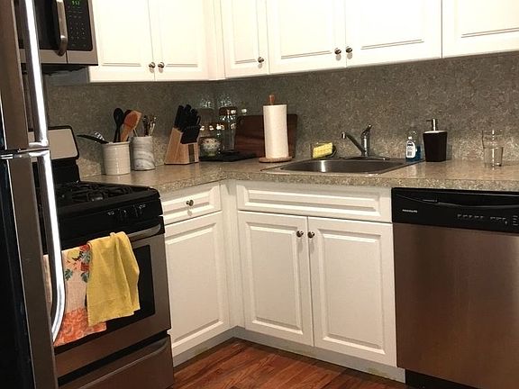 4th image of 4307 42nd St #2E