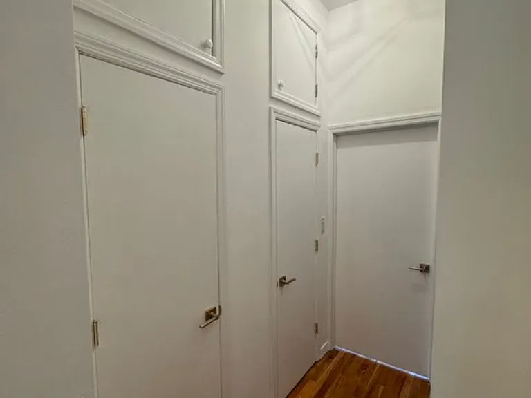 57 Saint Pauls Ave #4R — Photo 17