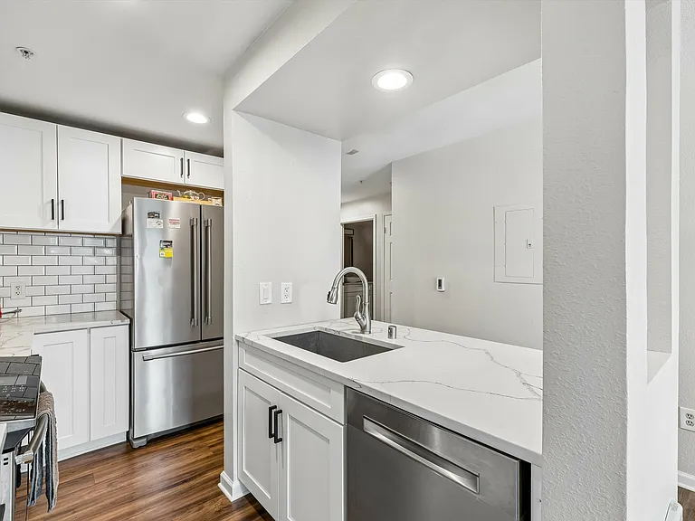 3028 Western Ave #110 — Photo 7