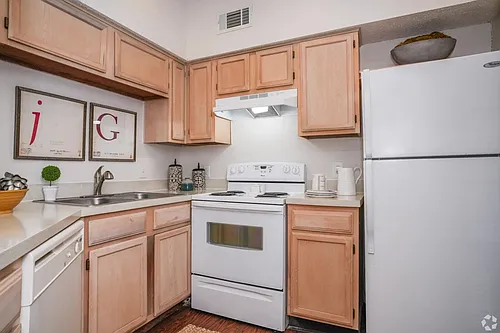 Trace Apts. Photo 1