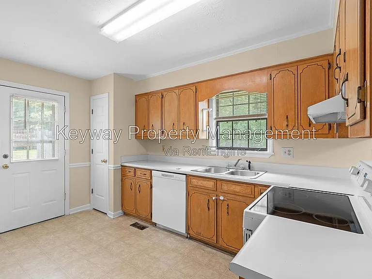 3638 Karleen Rd — Photo 7