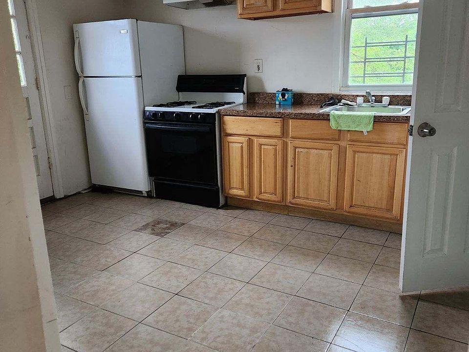 1st image of 271 Targee St Floor 2