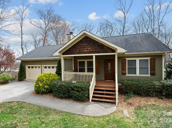 20 Goldenwood Ln, Mills River, NC 28759