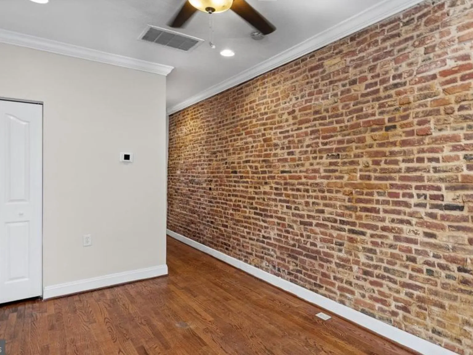 2 bed, 1.5 bath, 900 sqft, $1,800 — Photo 2