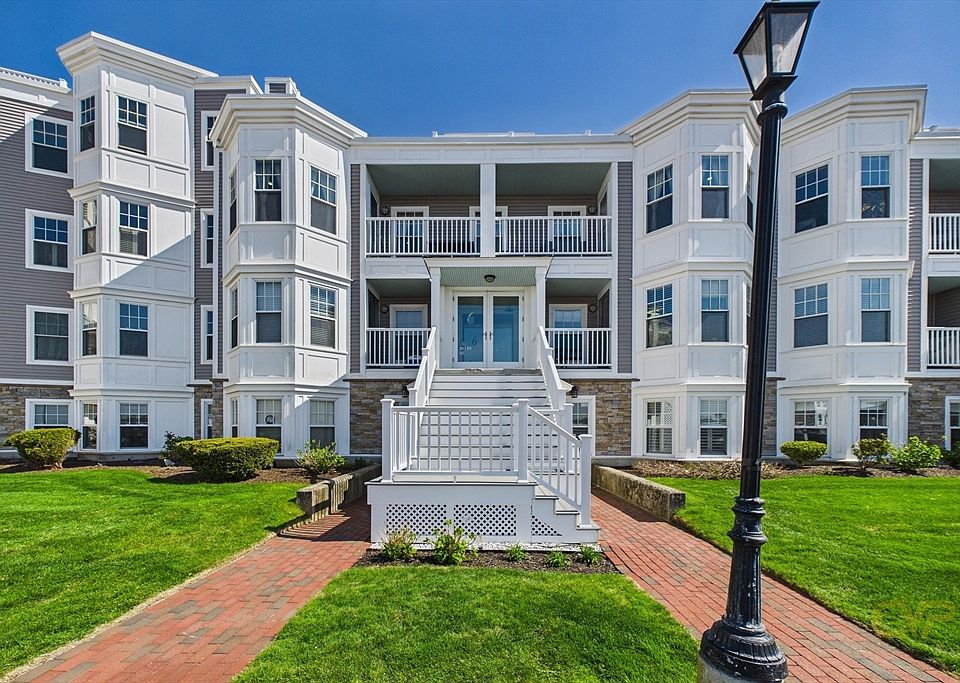 1st image of 15 Park Ave Unit 211