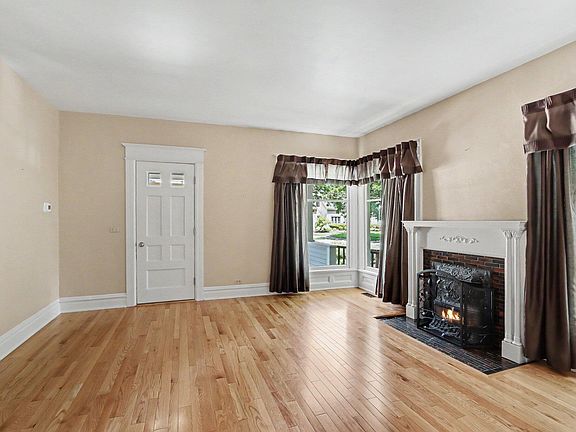 4th image of 115 Delano St