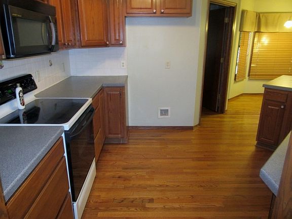 3rd image of 1407 N Stewart St