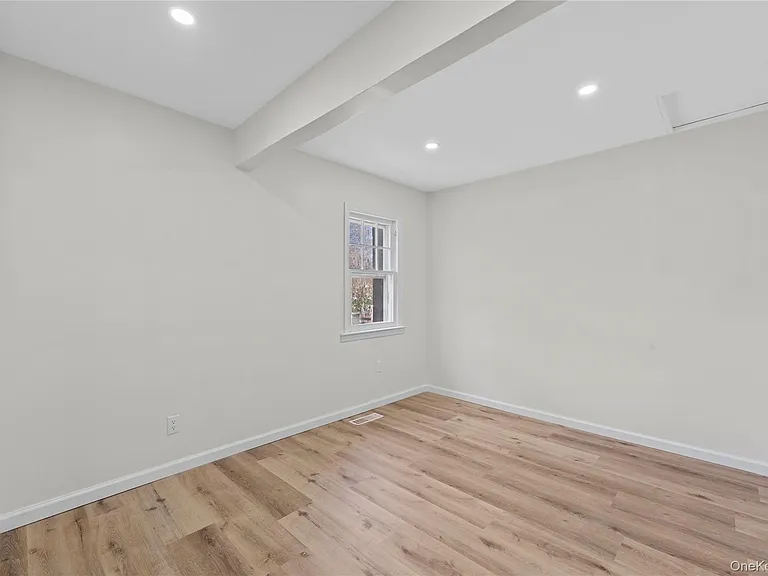 12 Hackensack Rd — Photo 8