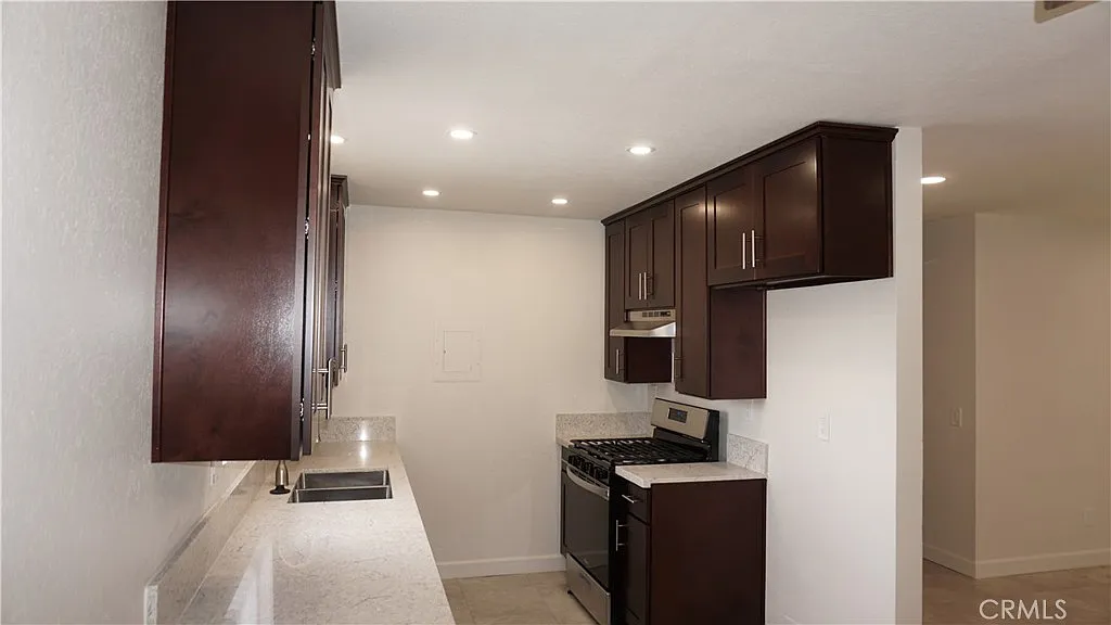 2 bed, 800 sqft, $2,195 — Photo 1