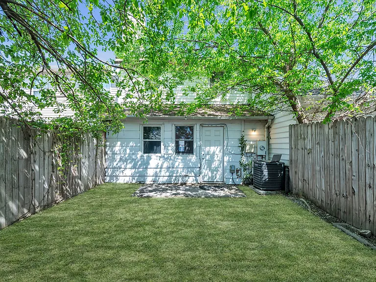 717 Wolftrap Ln — Photo 22