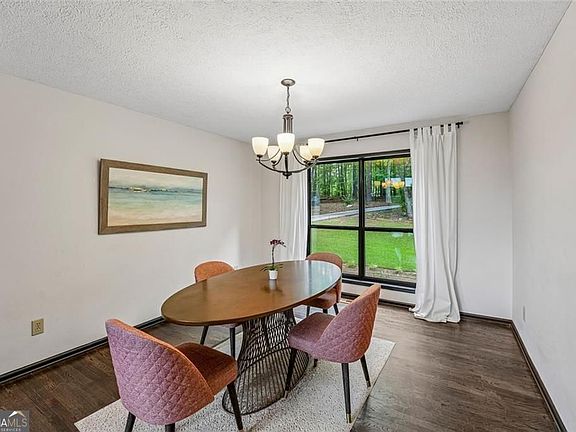 5th image of 8137 Jenkins Rd