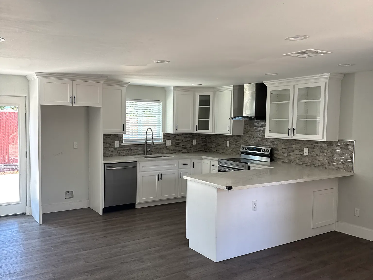 3 bed, 1200 sqft, $2,500 — Photo 1