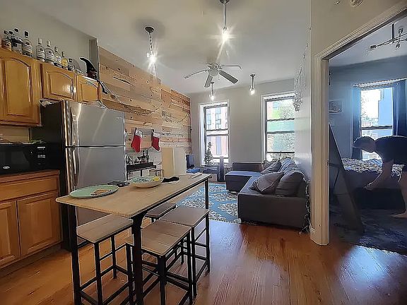 2nd image of 950 Atlantic Ave #4