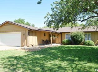 2104 Wildwood Dr, Pekin, IL