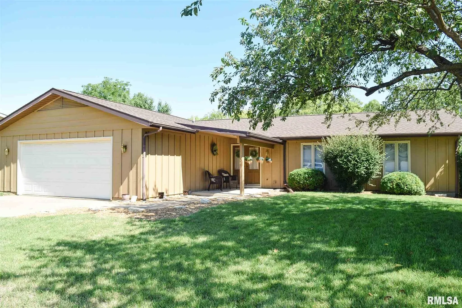 2104 Wildwood Dr photo 1