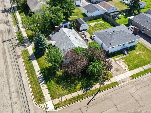 142 Crandall St, Moncton, NB E1C 4E3