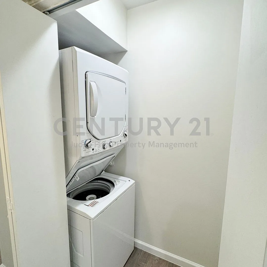 1/1 Apartment in Prime Dallas Location Ready for Move-In! — Photo 4