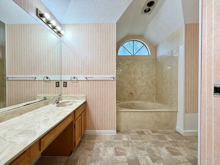 2110 Warfield Way — Photo 11