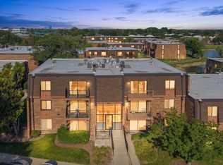 617 Limerick Ln APT 2B, Schaumburg, IL 60193