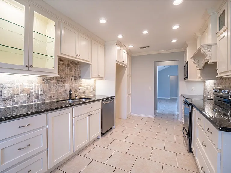 140 Lakewood Dr — Photo 13
