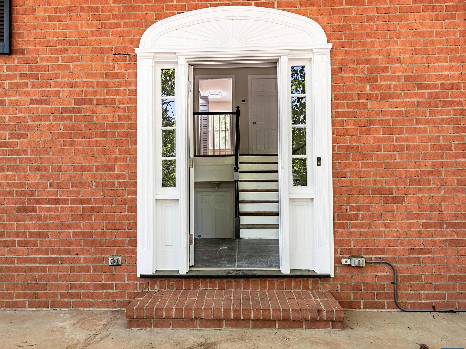 4 bed, 2.0 bath, 2288 sqft, $3,500 — Photo 4