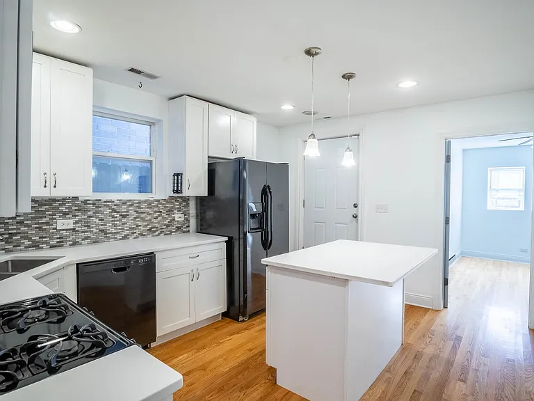 2512 N Marshfield Ave #1 — Photo 7