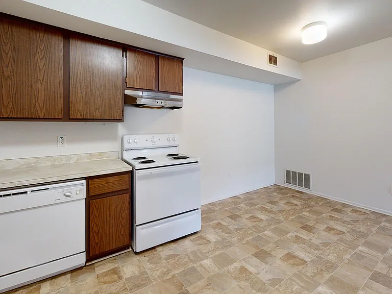 Whitehall Apartments — Photo 23