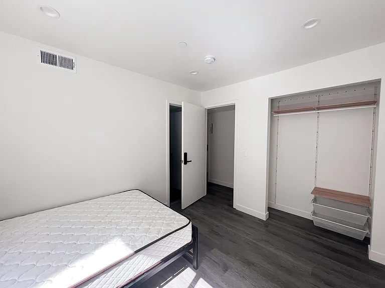 1439 W 37th Dr — Photo 11
