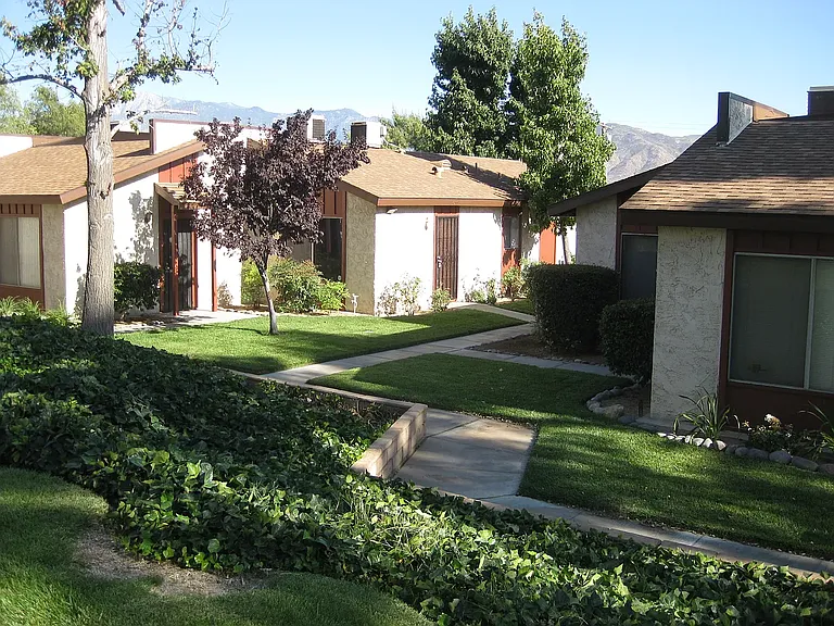 1328 Vista Serena Ave — Photo 20