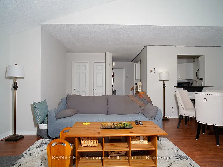 4 Trafalgar Rd #4 — Photo 6