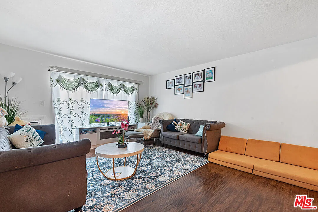 2 bed, 2.0 bath, 987 sqft, $2,500 — Photo 4