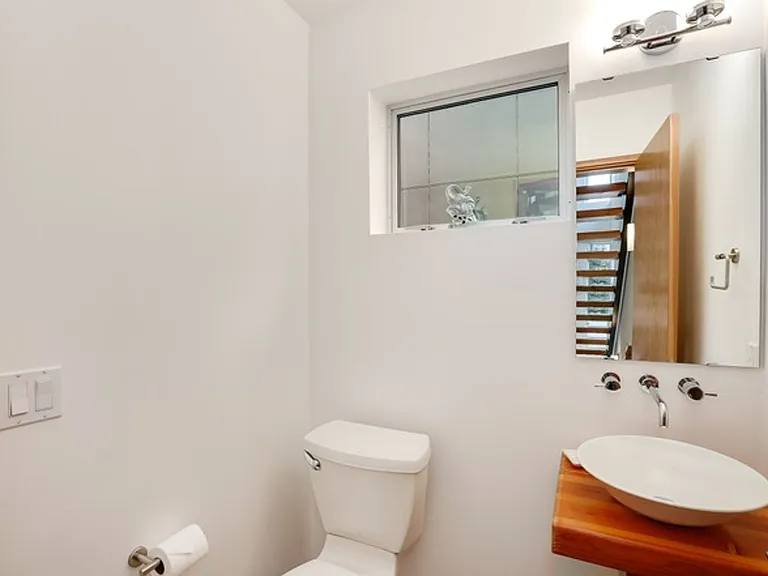 1115 NE 78th St — Photo 3
