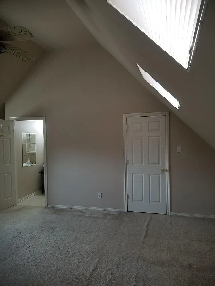 Living area - Hillcrest Ave