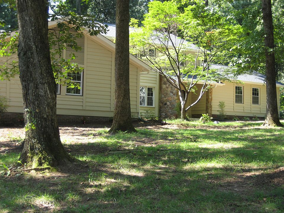 1st image of 4 Whittington Ct