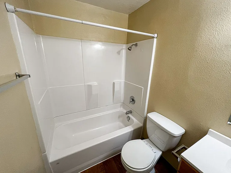 2855 Front 2865 St NE — Photo 17