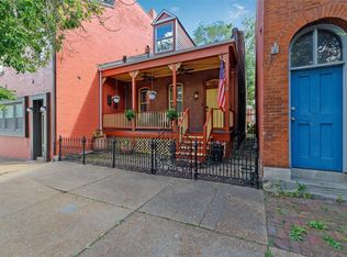 902 Russell Blvd, Saint Louis, MO 63104
