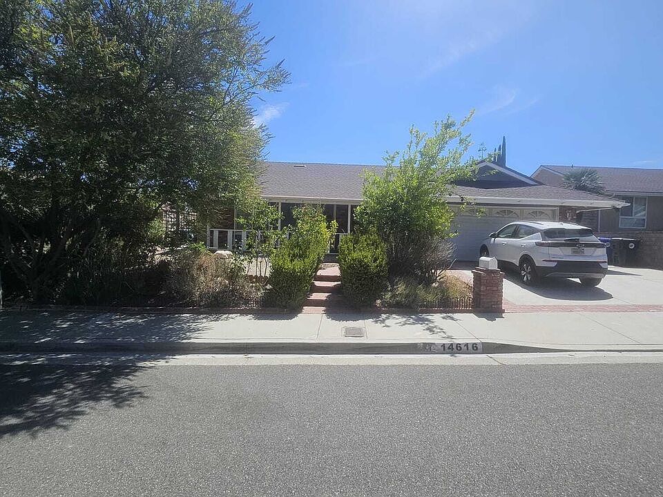 2nd image of 14616 Daisy Meadow St