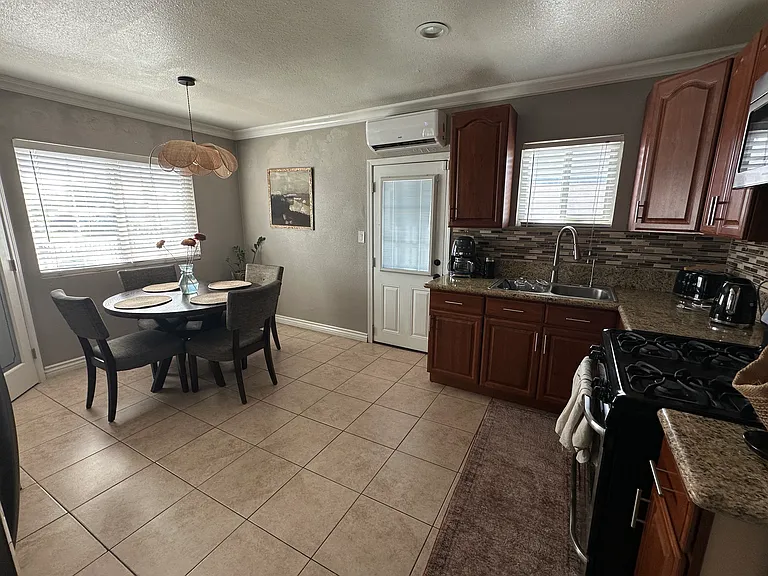 16586 Miller Ave — Photo 7