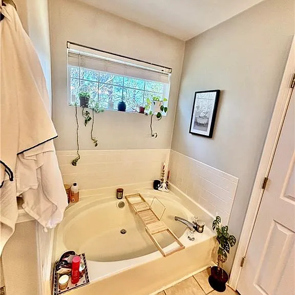 810 Holbrook Dr — Photo 18