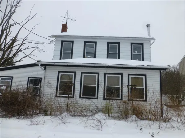 7 W Hunter St, Lyon Station, PA 19536