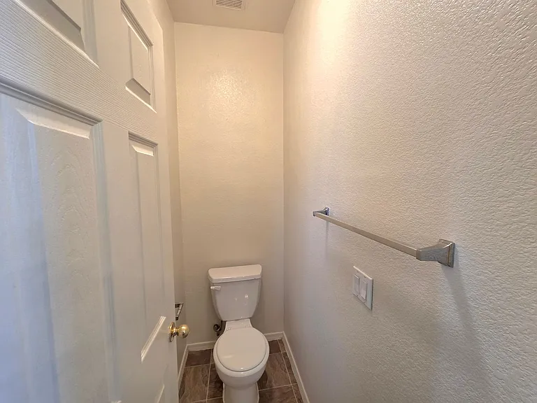 609 W Rio Vista Ln — Photo 12